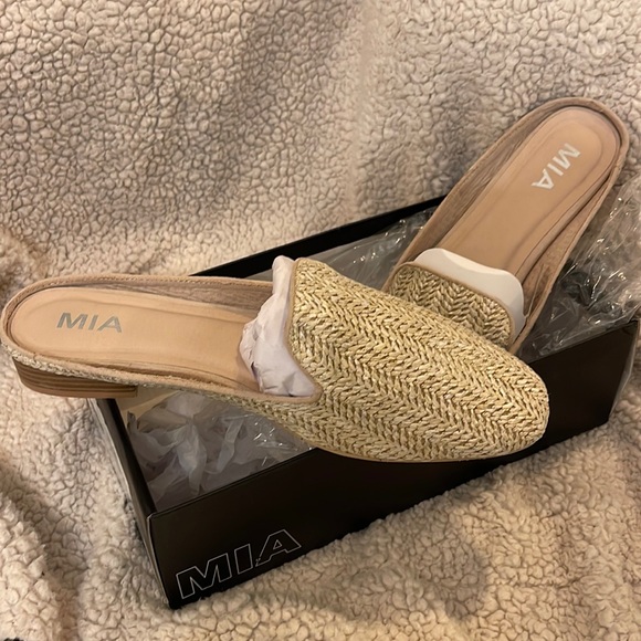 MIA Shoes - MIA slides